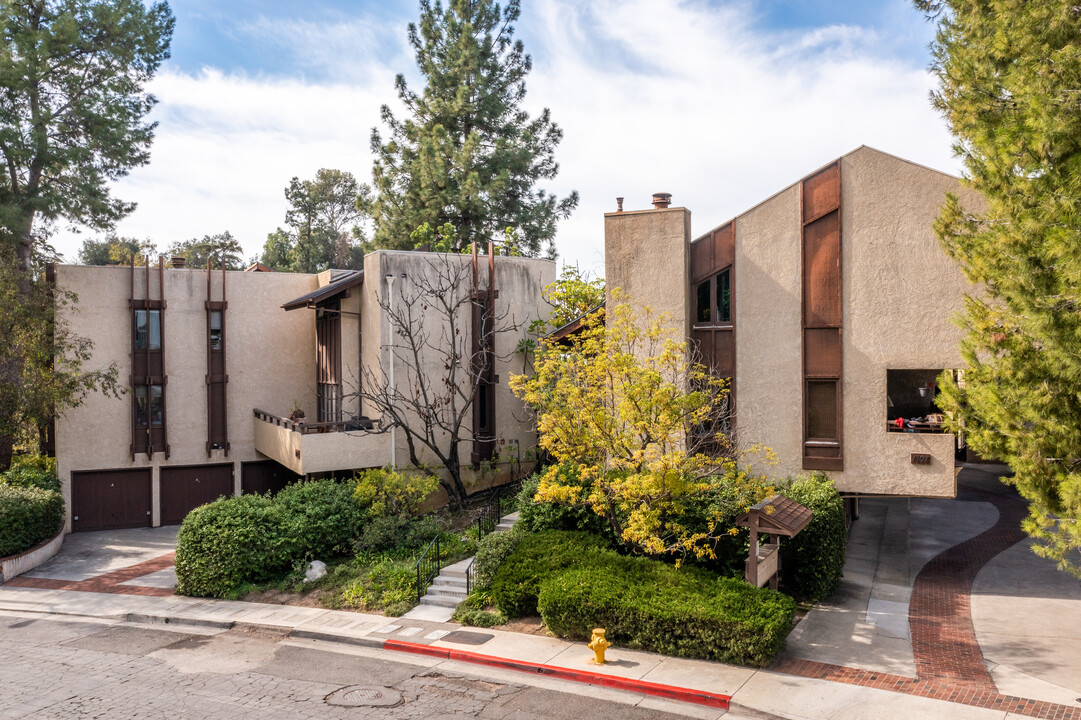 1307 Shadow Ln in Fullerton, CA - Foto de edificio