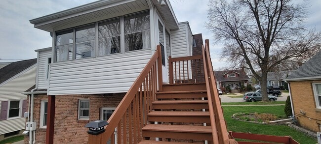 666 Page Ave, Unit 666 Page Avenue in Elgin, IL - Building Photo - Building Photo