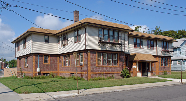 45 Church St in Patchogue, NY - Foto de edificio - Building Photo