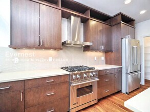 2618 Eastlake Ave E in Seattle, WA - Building Photo - Building Photo