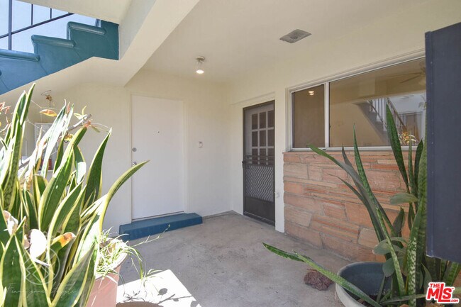 2260-22625 Fox Hills Dr in Los Angeles, CA - Foto de edificio - Building Photo