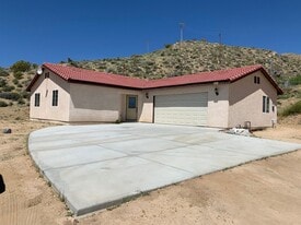 8650 Abeland Rd in Morongo Valley, CA - Building Photo