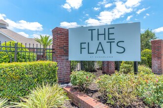 The Flats at Sugarland in Sugar Land, TX - Foto de edificio - Building Photo