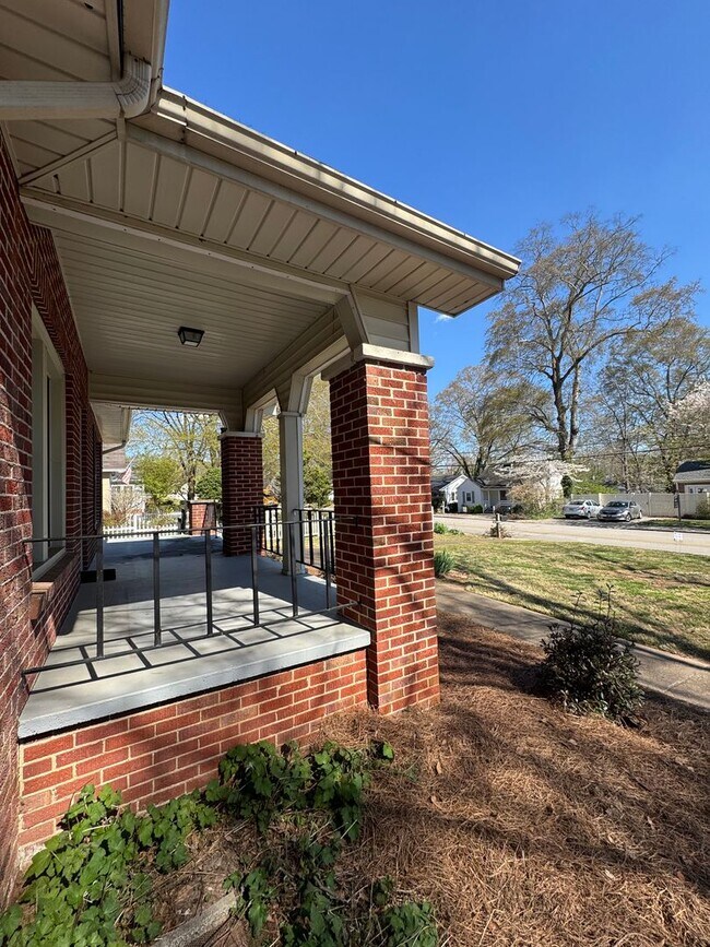 606 Ridgewood Ave in Gainesville, GA - Building Photo - Building Photo