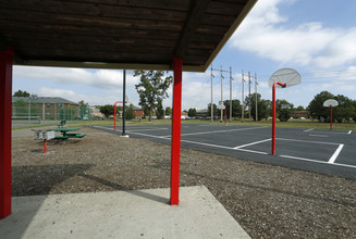 Winding Wood Apartments in Sayreville, NJ - Foto de edificio - Building Photo