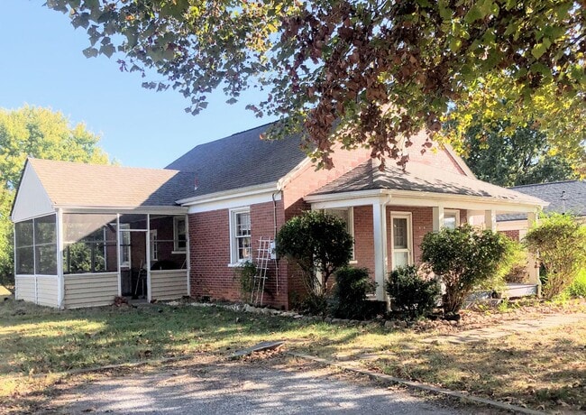 1402 McKinney Ave in Lynchburg, VA - Building Photo - Building Photo