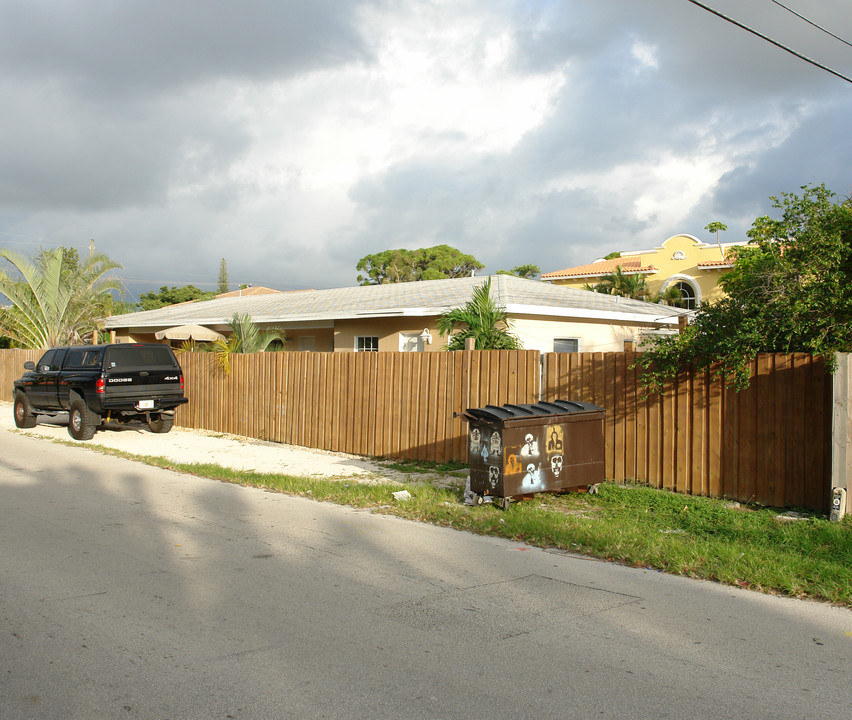 1100 NE 16th Ave in Fort Lauderdale, FL - Foto de edificio