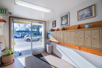 Newport Apartments in San Leandro, CA - Building Photo - Lobby