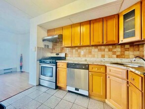 136-75-136-37 37th Ave in Queens, NY - Foto de edificio - Building Photo