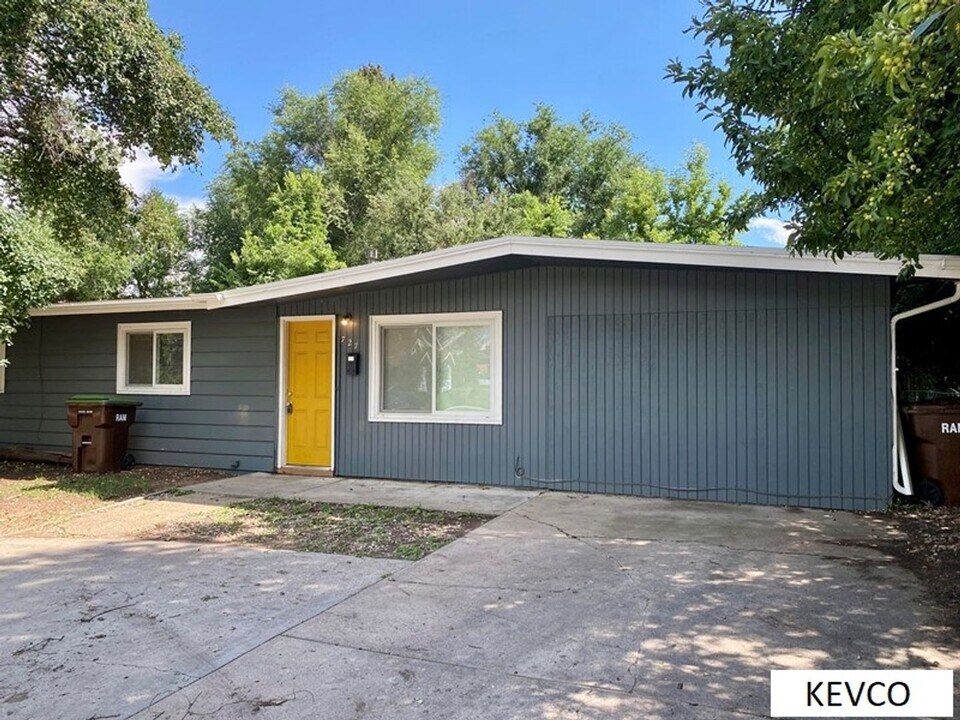 727 W Prospect Rd in Fort Collins, CO - Building Photo