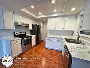 1025 Wren Dr in Petaluma, CA - Building Photo - Building Photo