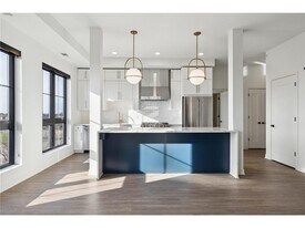 4917 Eden Ave in Edina, MN - Building Photo
