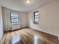 105 Pinehurst Ave in New York, NY - Building Photo - Building Photo