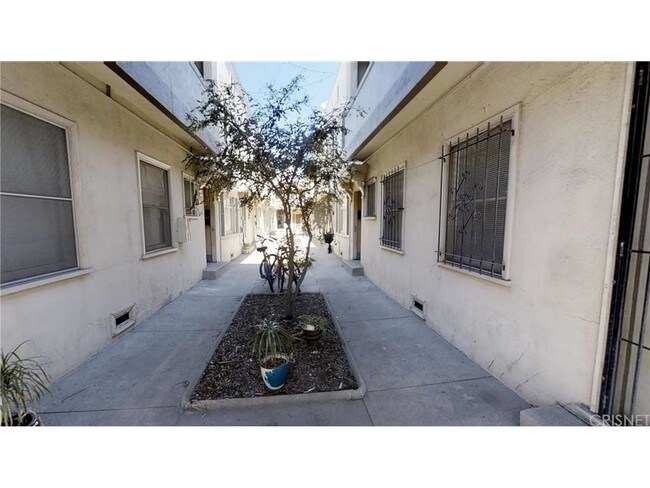 333 W 4th St in Long Beach, CA - Building Photo - Building Photo