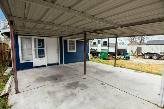 2505 Deutser St