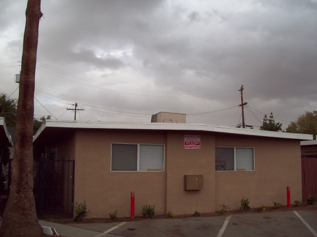 2000 Pacific St in Bakersfield, CA - Building Photo