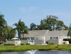 1526 SE Royal Green Cir in Port St. Lucie, FL - Building Photo - Building Photo