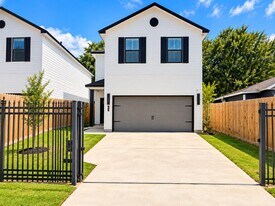 8828 Curry Rd in Houston, TX - Building Photo