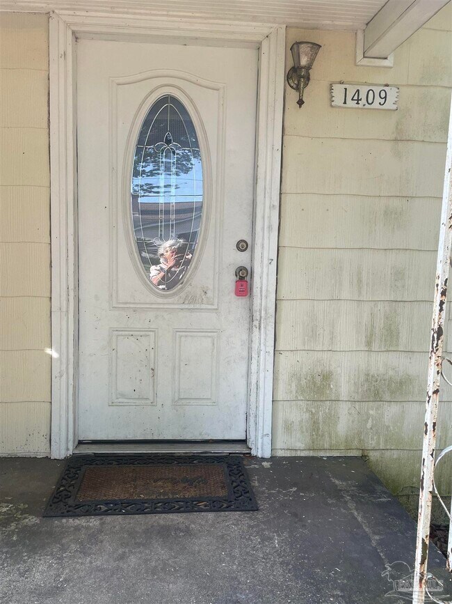 property at 1409 Poppy Ave