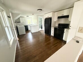 5 Snell St in Sturbridge, MA - Building Photo - Building Photo
