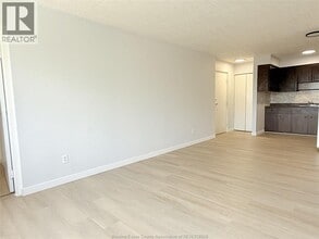 3503 Sandwich St. in Windsor, ON - Building Photo - Building Photo