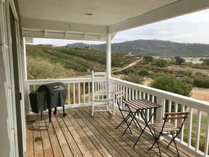 LOFT HOUSE, 19121-B Camino Vista Rd in Ramona, CA - Foto de edificio - Building Photo