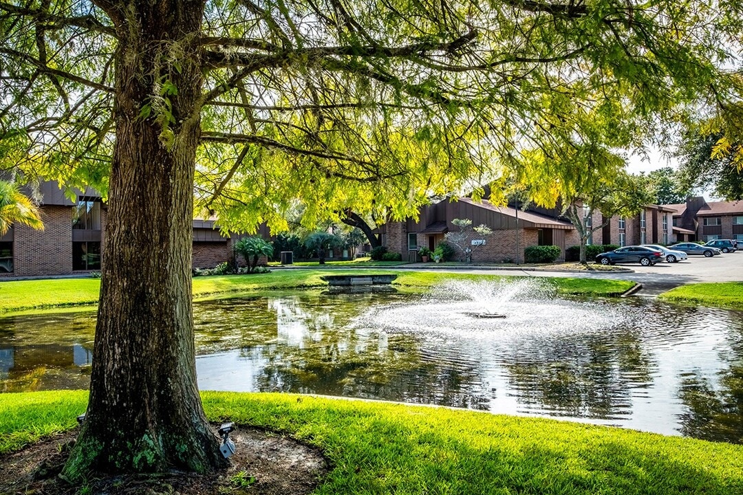 Woodlake Park Apartments in Jacksonville, FL - Foto de edificio