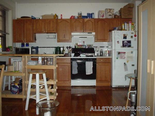 1130 Commonwealth Ave in Boston, MA - Foto de edificio - Building Photo