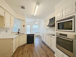 3106 Lazy Brook Dr in Sugar Land, TX - Building Photo - Building Photo