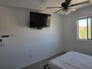 6914 Feather Hl St in North Las Vegas, NV - Foto de edificio - Building Photo