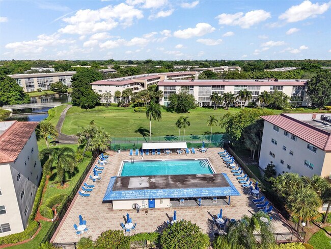 3203 Portofino Point in Coconut Creek, FL - Building Photo - Building Photo