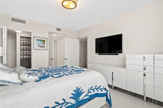 5300 Paseo Blvd in Doral, FL - Building Photo - Building Photo