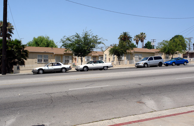 335 N Centinela Ave in Inglewood, CA - Building Photo - Building Photo