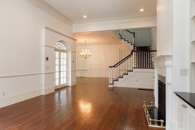 56 Kirkland St, Unit 6 in Cambridge, MA - Foto de edificio - Building Photo