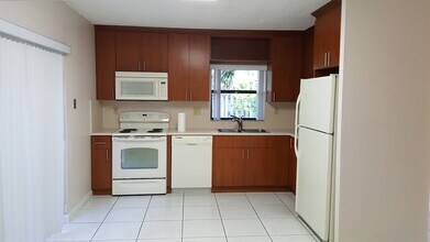 12707 SW 66th Terrace Dr in Miami, FL - Building Photo - Building Photo