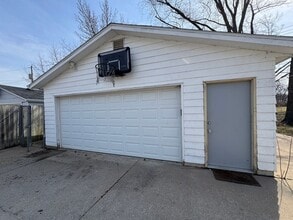 2525 Crestview Dr in Bettendorf, IA - Building Photo - Building Photo