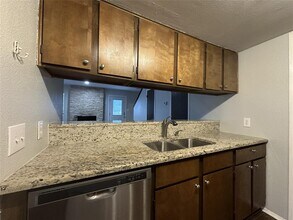 1305 Camp Craft Rd in West Lake Hills, TX - Building Photo - Building Photo