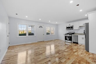 382 West Main Street in Groton, MA - Building Photo - Building Photo