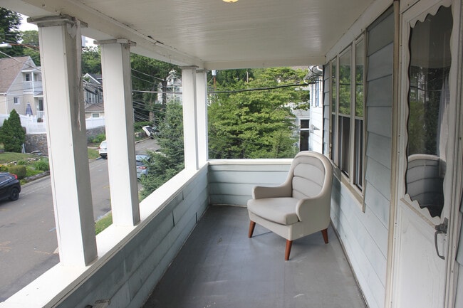 79 2nd St, Unit 2nd in Fairfield, CT - Foto de edificio - Building Photo