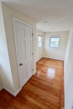 15 Taylor St, Unit 1 in Medford, MA - Foto de edificio - Building Photo