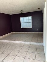 5653 Townhouse Dr in New Port Richey, FL - Building Photo