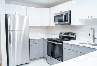 Kenmore Apartments in Southington, CT - Building Photo - Building Photo