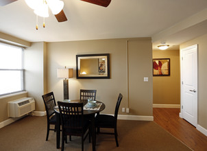 City Parc at Pine Senior Living in St. Louis, MO - Foto de edificio - Interior Photo