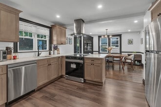 50 Sprague St in Dedham, MA - Foto de edificio - Building Photo