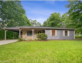 Room in House on Feather Dr in Douglasville, GA - Building Photo