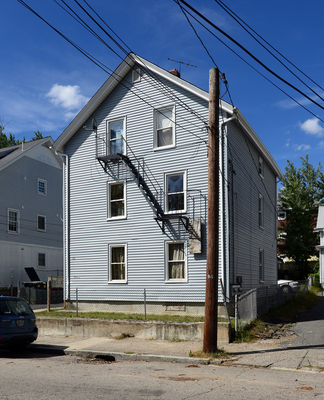 113 Garfield St in Central Falls, RI - Building Photo - Building Photo