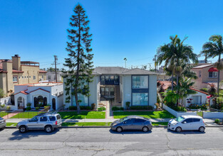 208-210 Granada Ave in Long Beach, CA - Building Photo - Building Photo