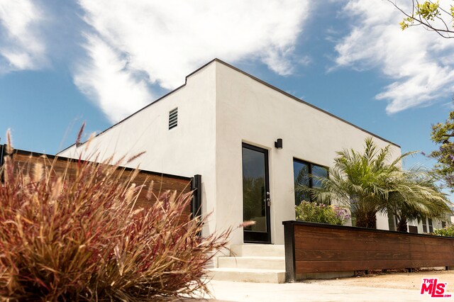 3777 Rosewood Ave, Unit 2 in Los Angeles, CA - Building Photo
