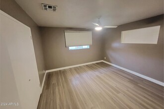 2609 W McLellan Blvd, Unit 2 in Phoenix, AZ - Building Photo - Building Photo