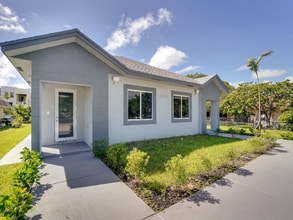 760 SW 10th St in Pompano Beach, FL - Building Photo - Building Photo